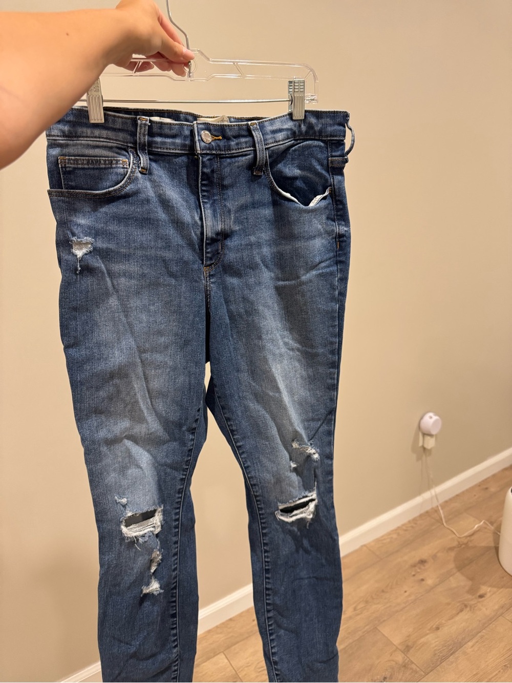 Universal Thread Women's High-Rise Distressed Blue Jeans